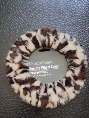 Driver's Choice Fuzzy Brown & Cream Leopard Print Steering Wheel Cover